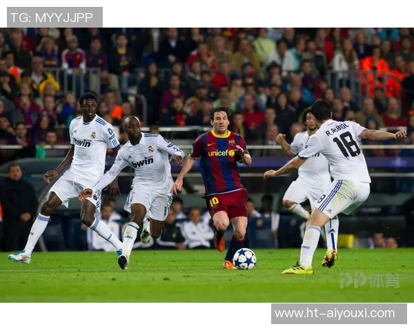 也看了国家德比？阿尔沙文身穿巴萨球衣逛皇马官方商店的跨界对话